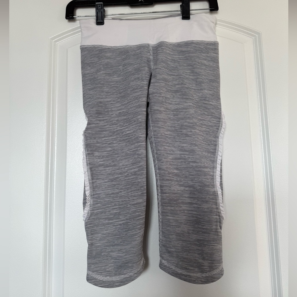 Lululemon cropped leggings.